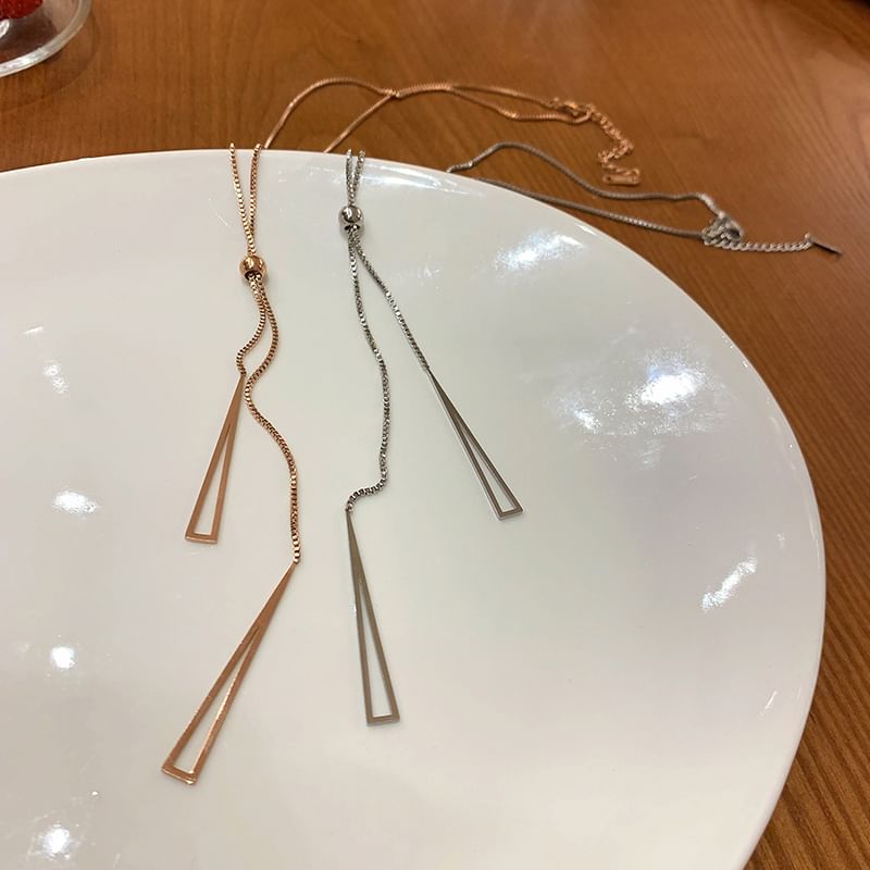トライアングルネックレスペンダント