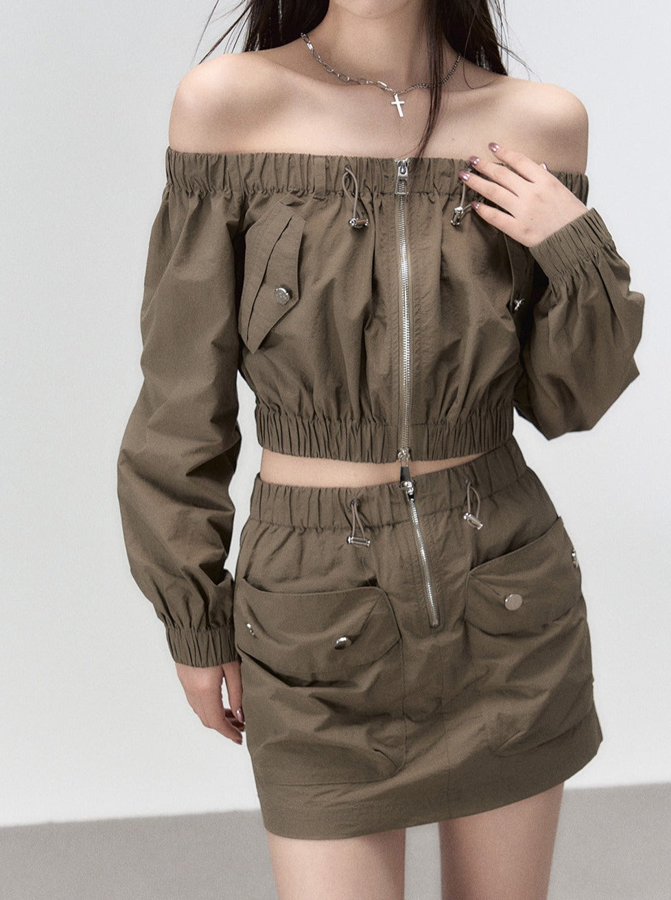 Mode Haut à épaules dénudées + Jupe à double poche