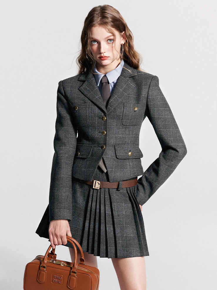 Tailleur jupe à carreaux + veste courte plissée gris fantôme