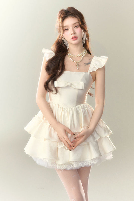 Fliegendes Cremefarbenes Kleid mit Spitzenärmeln und Puffärmeln