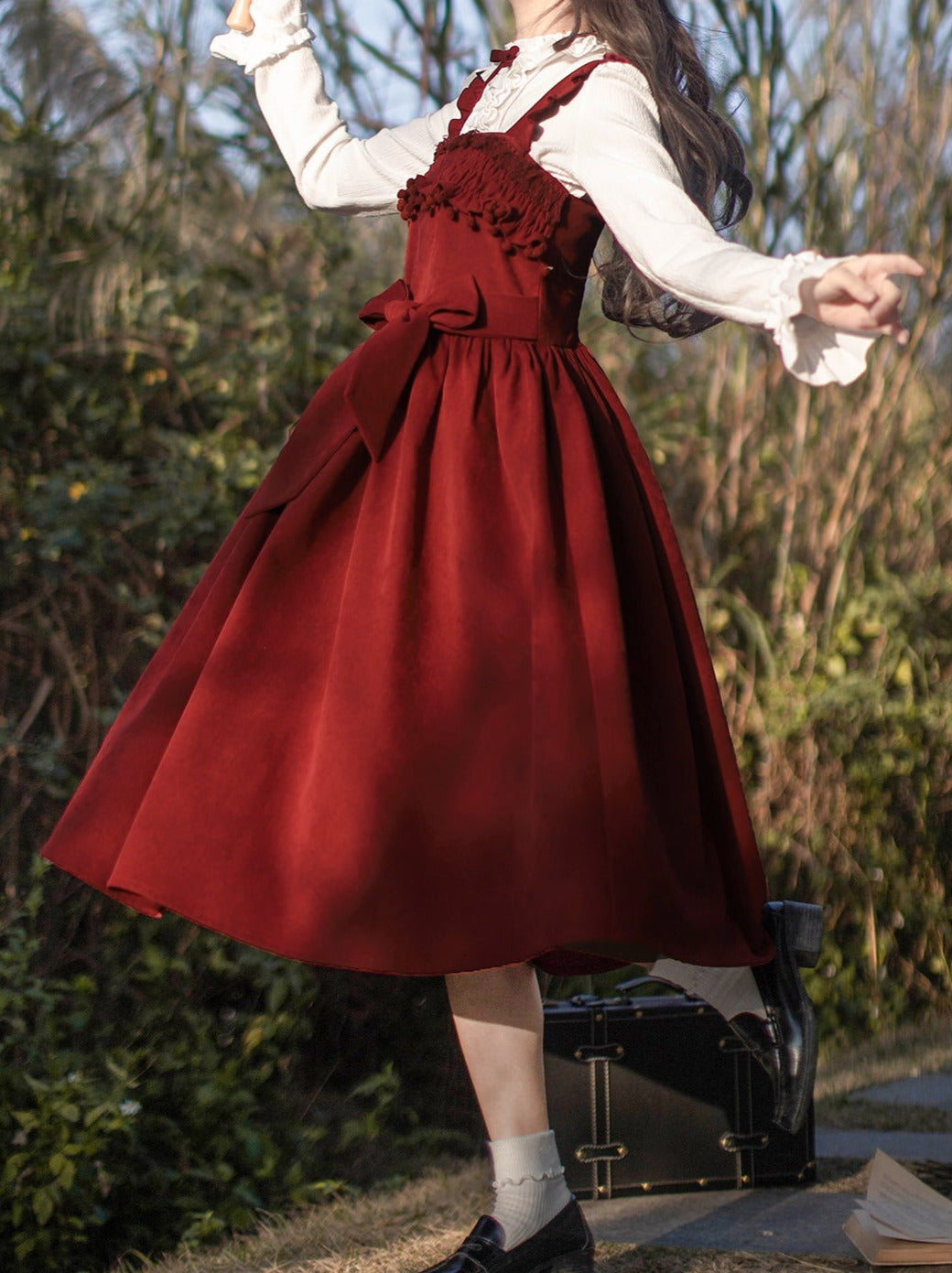 Bretelles tissées roses + chemise intérieure en plumes + robe blanche avec corsage poème + veste à volants rouge à volants rétro rose