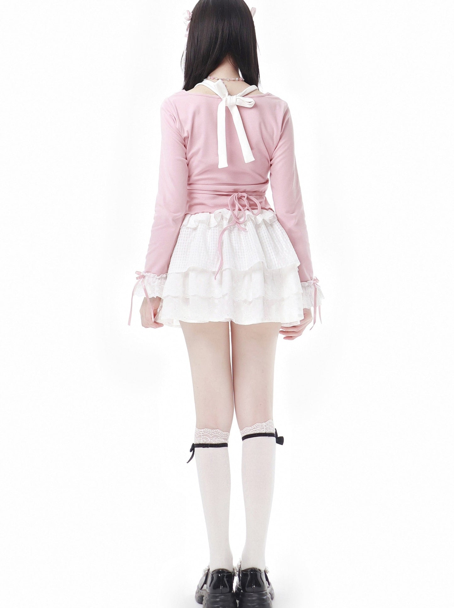 Ensemble haut en dentelle blanc et jupe fleurie rose