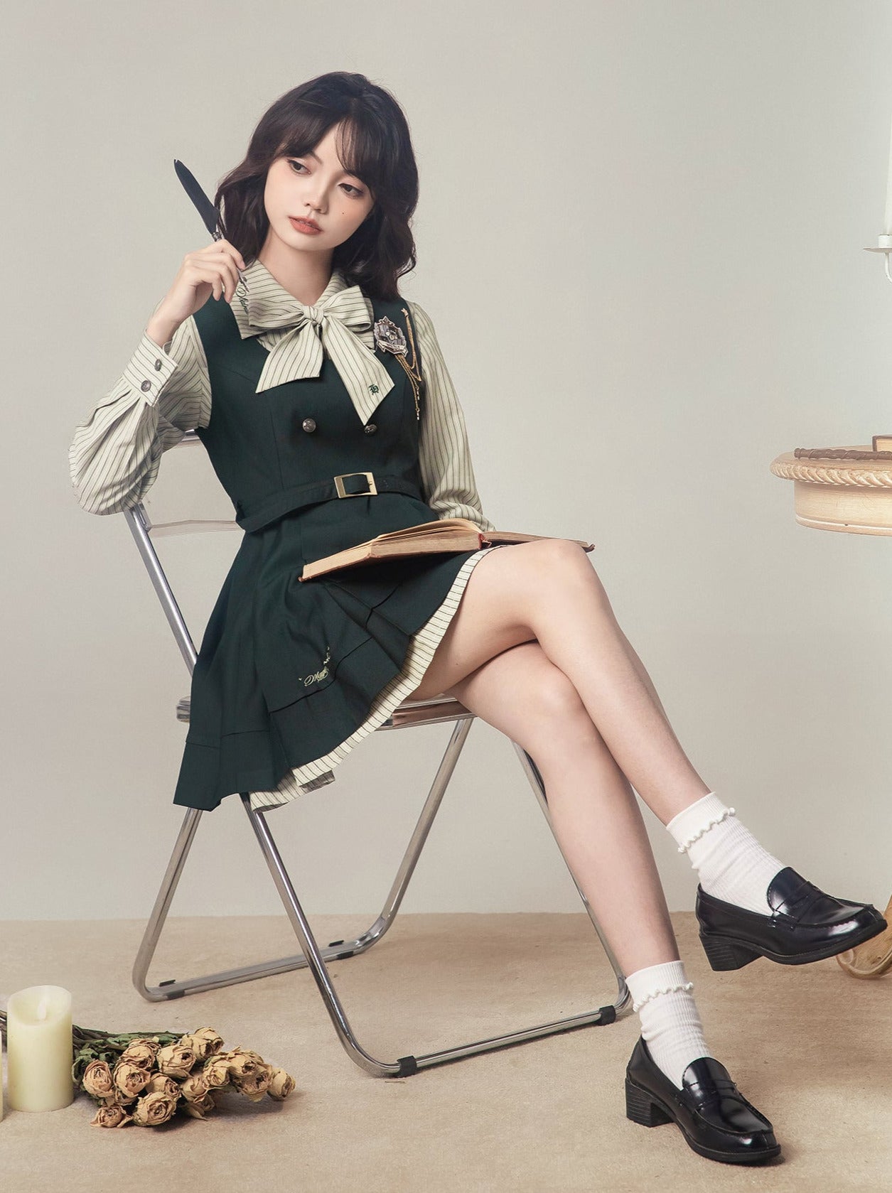 Chemise à rayures avec badge, gilet, robe + chemise de nuit + robe, costume magique brodé