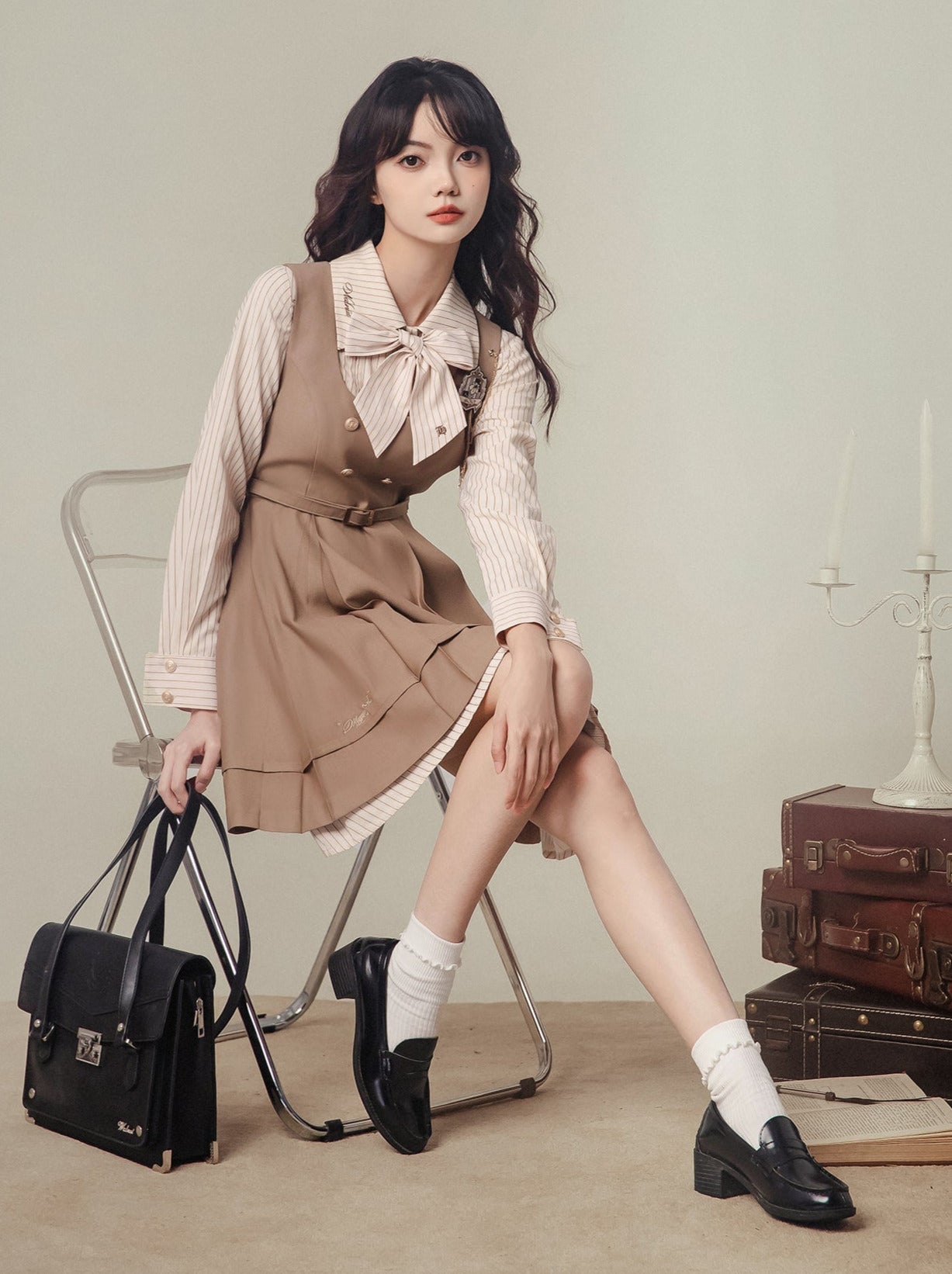 Chemise à rayures avec badge, gilet, robe + chemise de nuit + robe, costume magique brodé