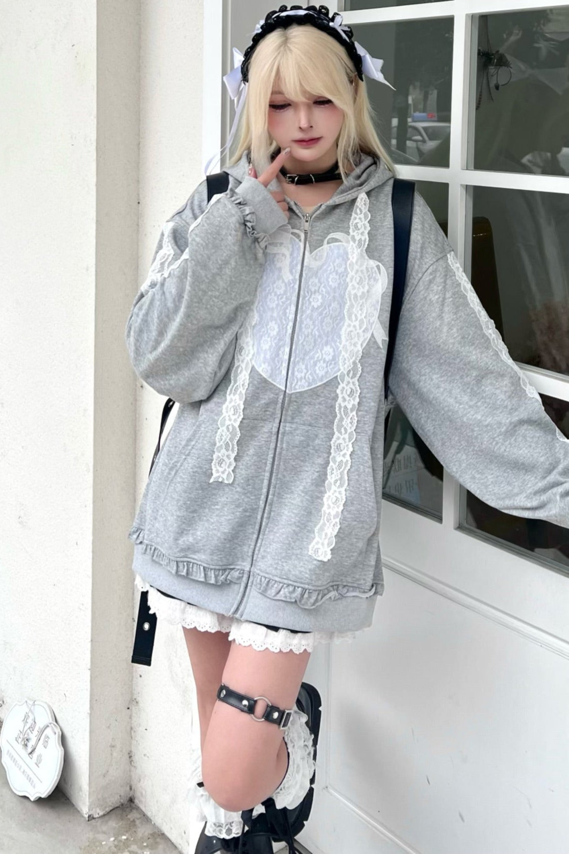 Chill Hoodie mit durchgehendem Reißverschluss und Kapuze aus Spitze