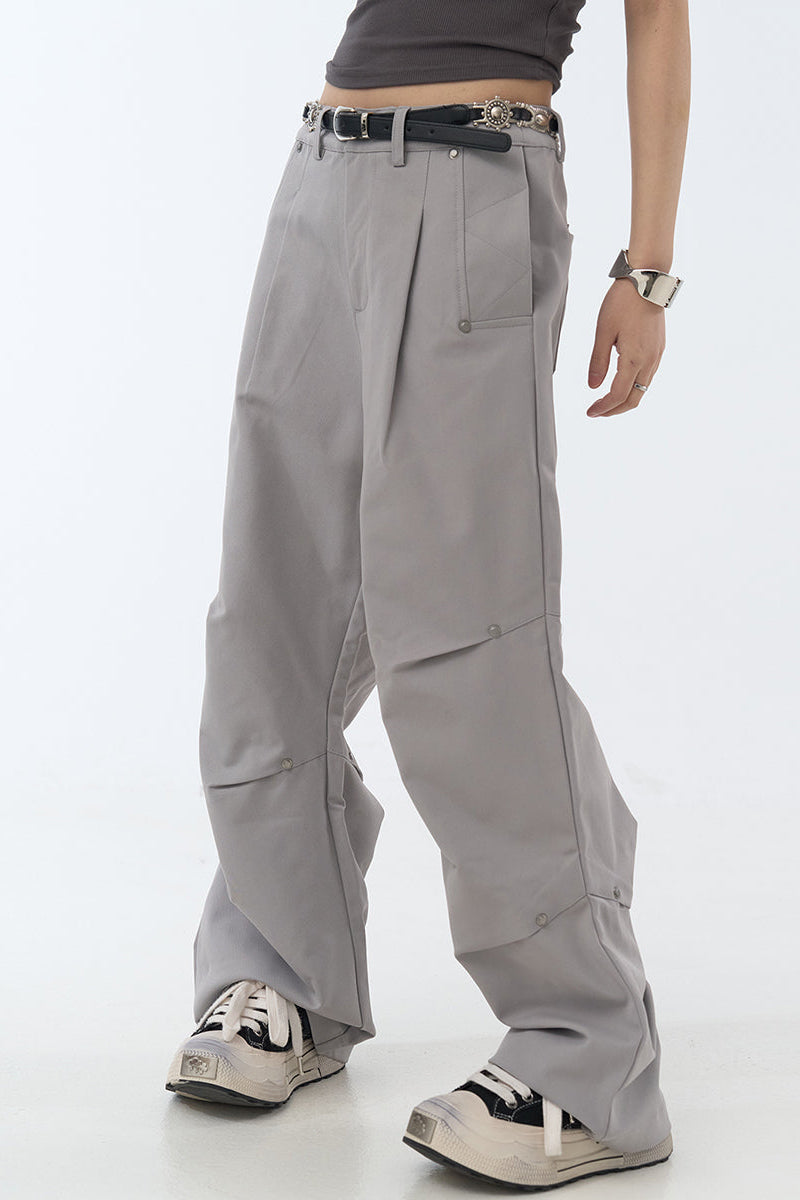 Relaxed pants fit pleated leg