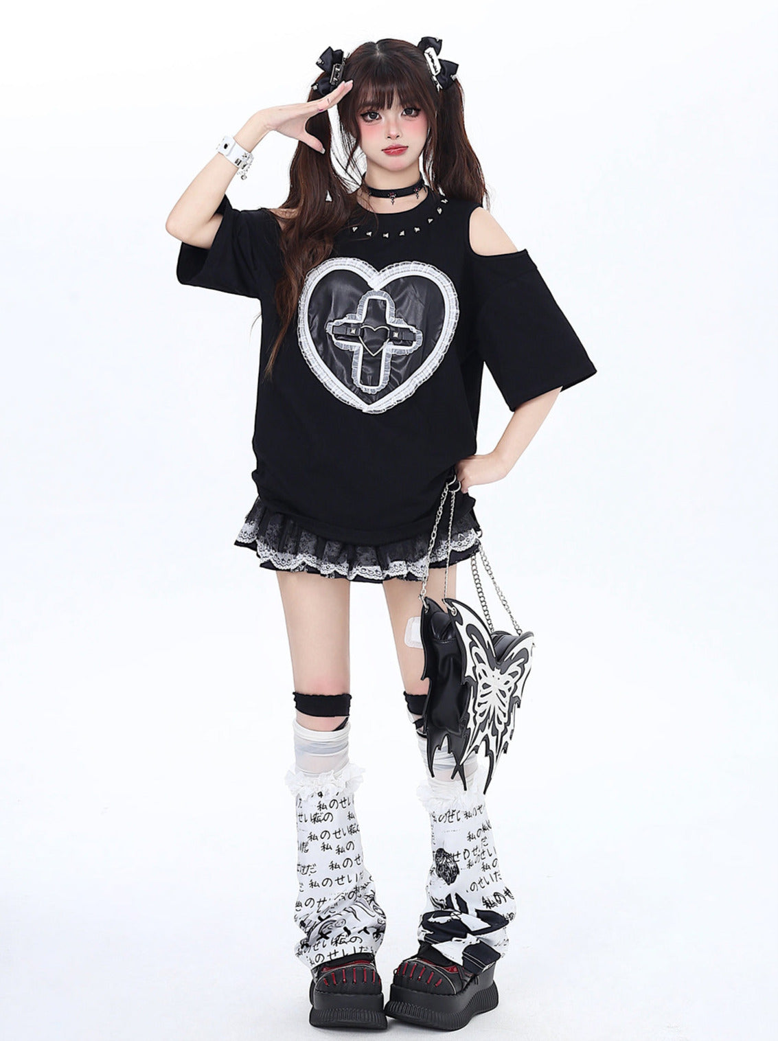 Dunkles T-Shirt mit genieteter Spitze Love Loose Open Shelder