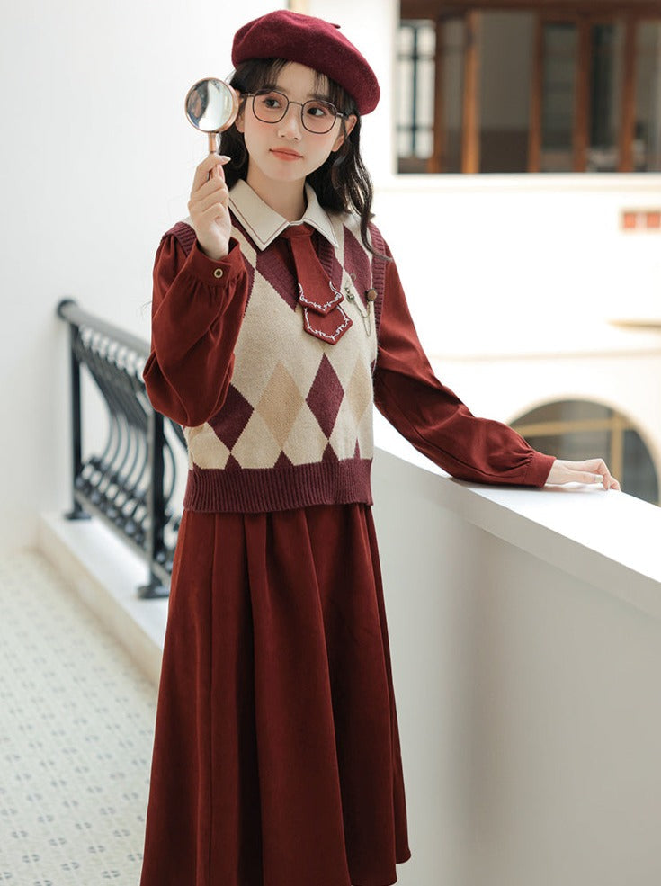 Robe design en tricot avec gilet rétro à losanges