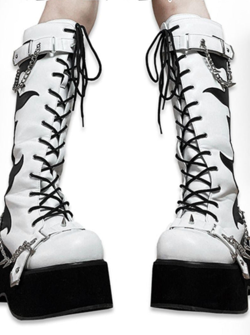 Plateaustiefel mit runder Spitze im Punk-Stil
