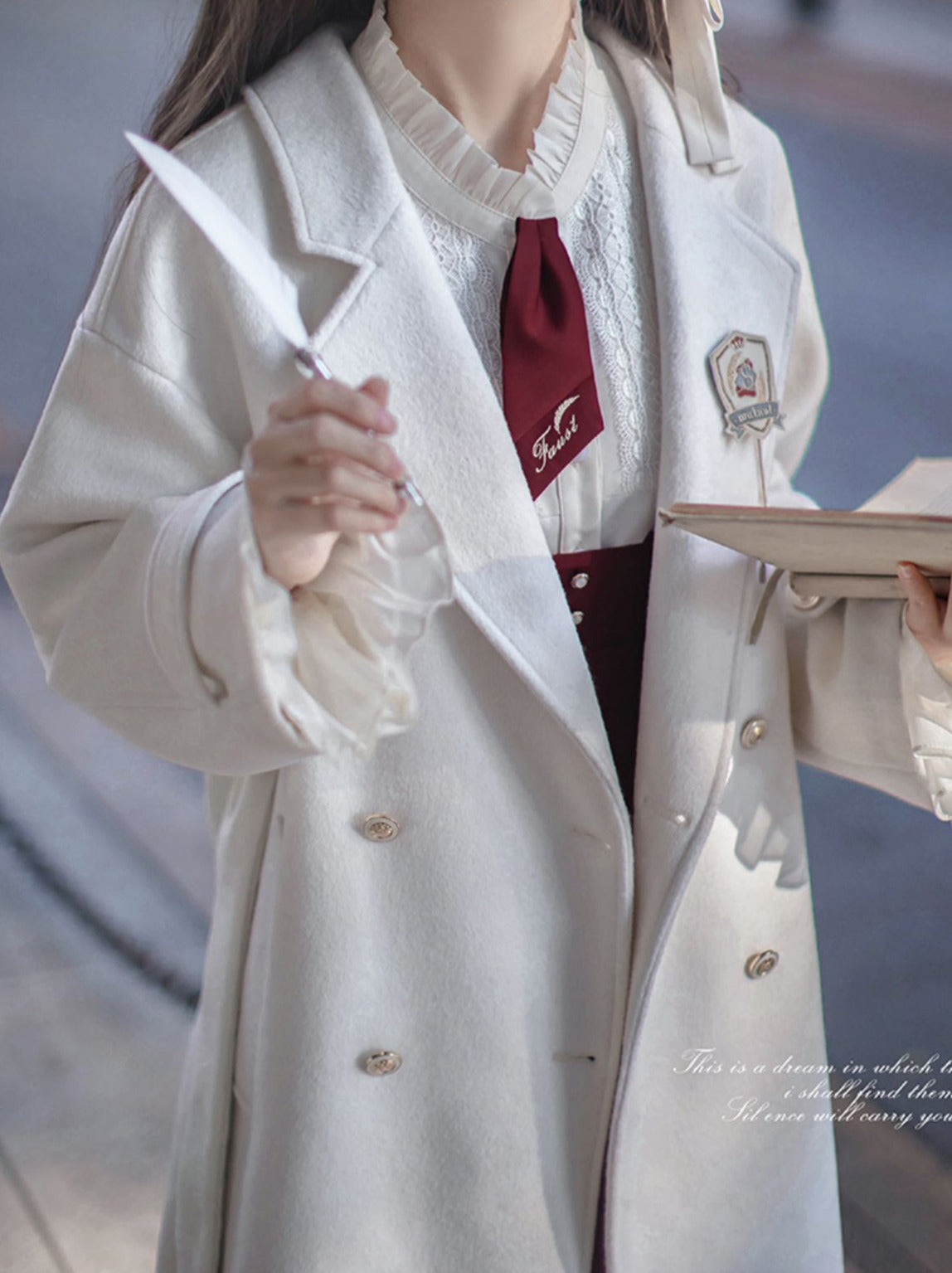 Manteau élégant blanc en laine à double boutonnage style cocon pour collège
