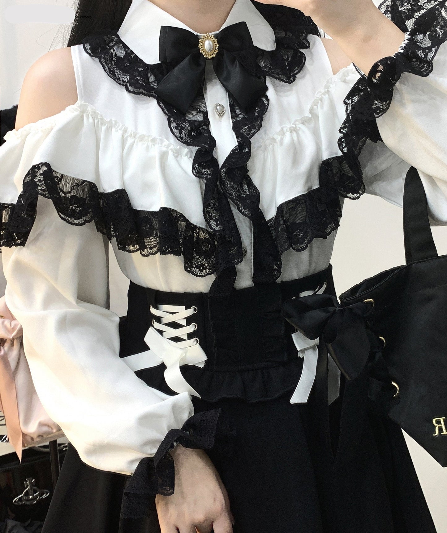 リボンレースオフショルダーシャツ