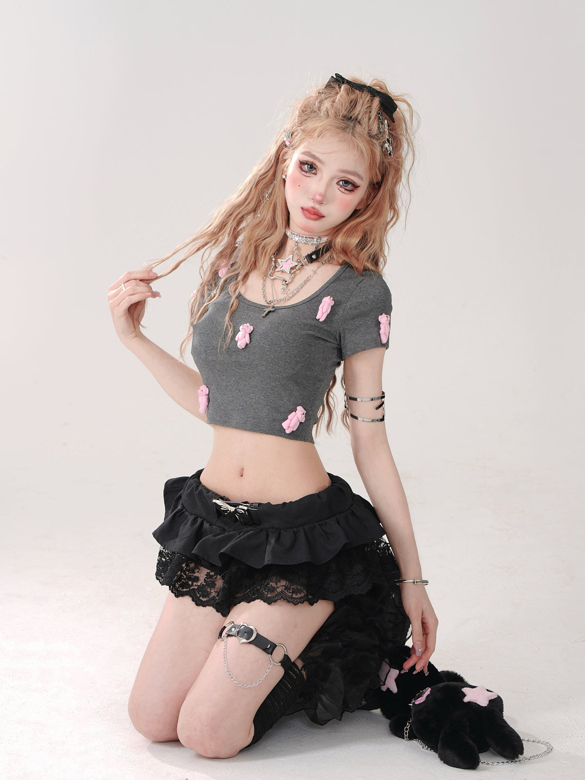 Short en dentelle noire avec ceinture et jupe romantique
