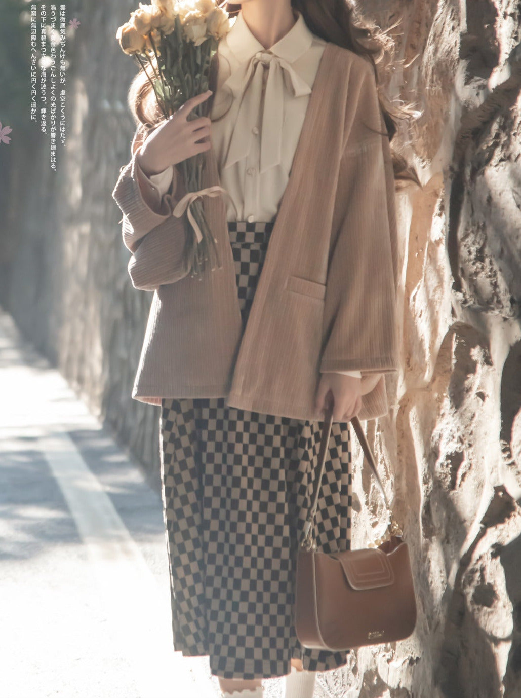 Jupe veste en mousseline rétro + jupe à carreaux en ruban et plumes foncées + broche Showa Note Gris cerise