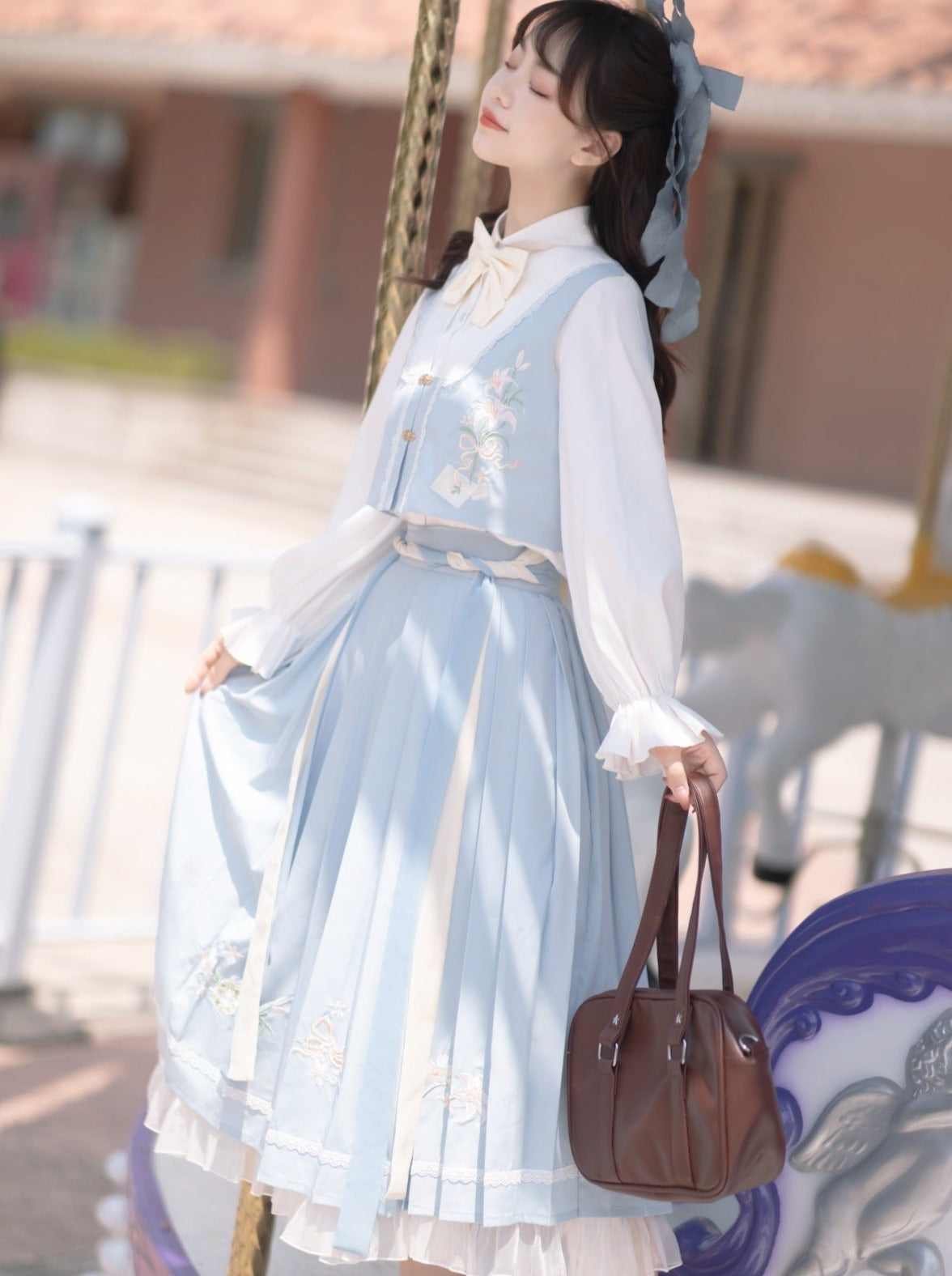 Plissee China + Bluse Idol Weste Rock