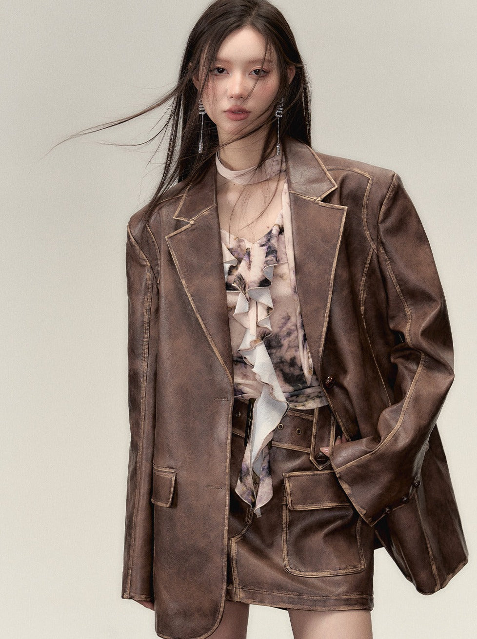 Veste en cuir Osh + jupe courte