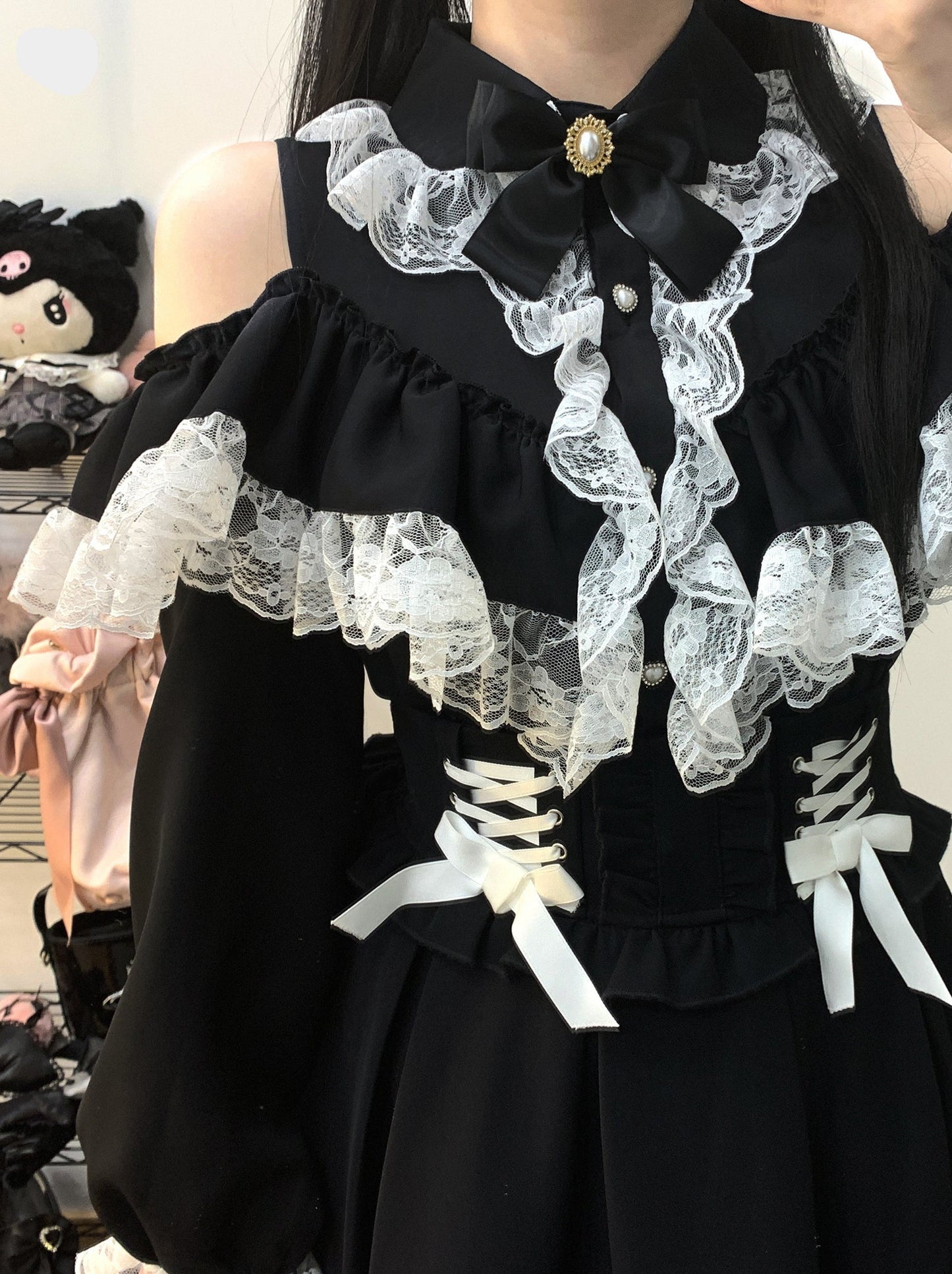 リボンレースオフショルダーシャツ