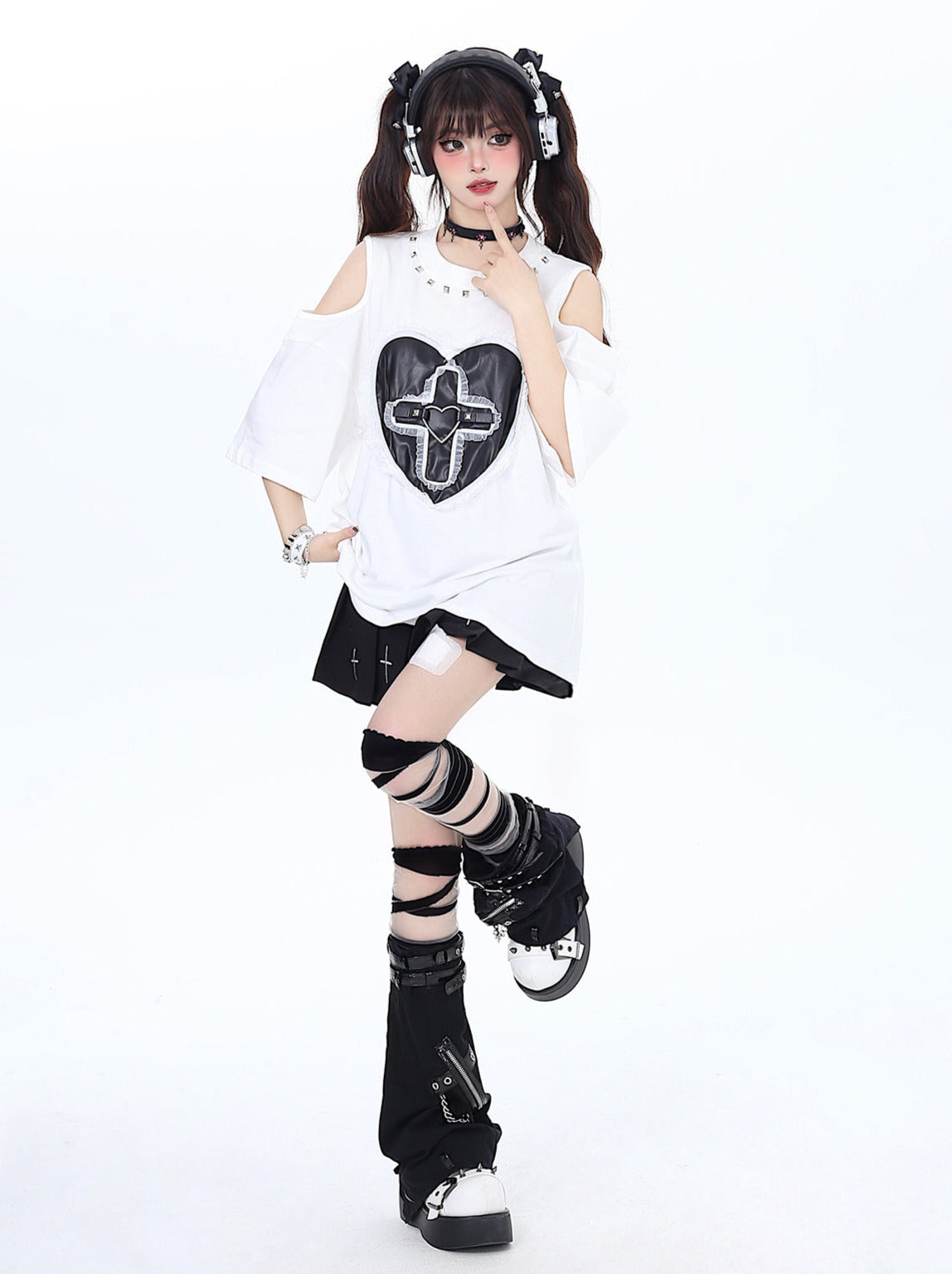Dunkles T-Shirt mit genieteter Spitze Love Loose Open Shelder