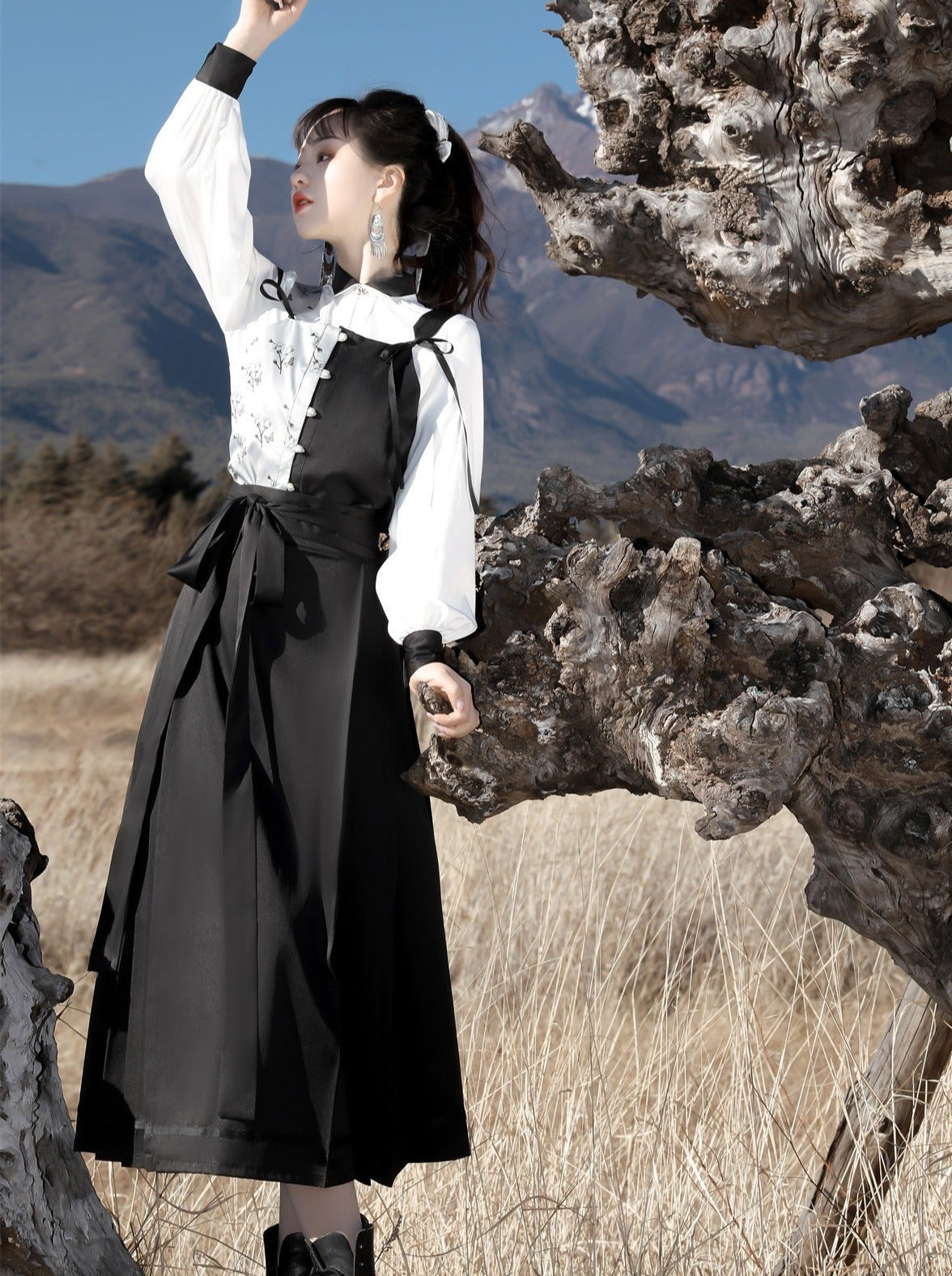 Hosenträger Weste China + Bluse Blume Bi-color Asymmetrisch Dunkel