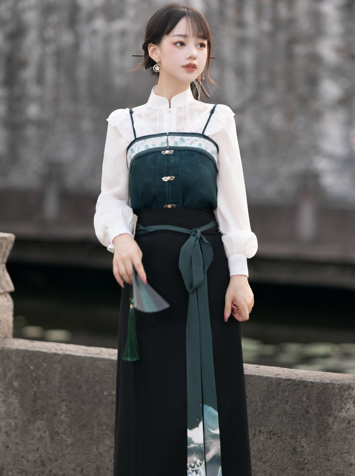 China Suspenders Blouse Green Dark + Skirt + Scarf