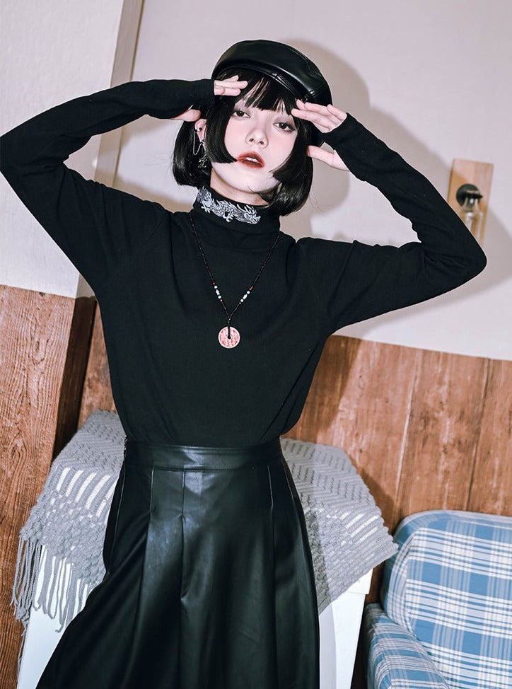High Base Shirt mit Drachen-Print am Hals