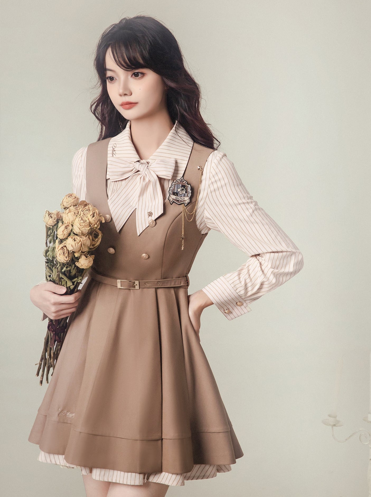 Gilet rayé Robe magique Costume de nuit Broderie Chemise Robe Badge