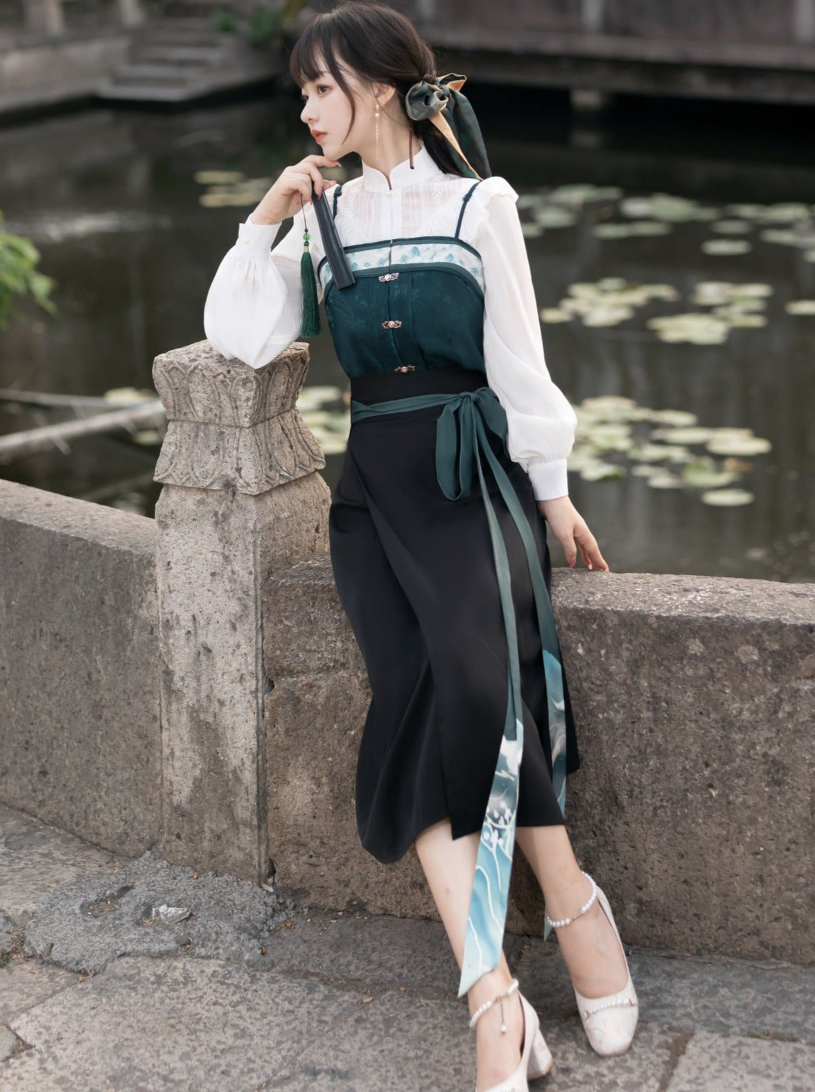 China Suspenders Blouse Green Dark + Skirt + Scarf