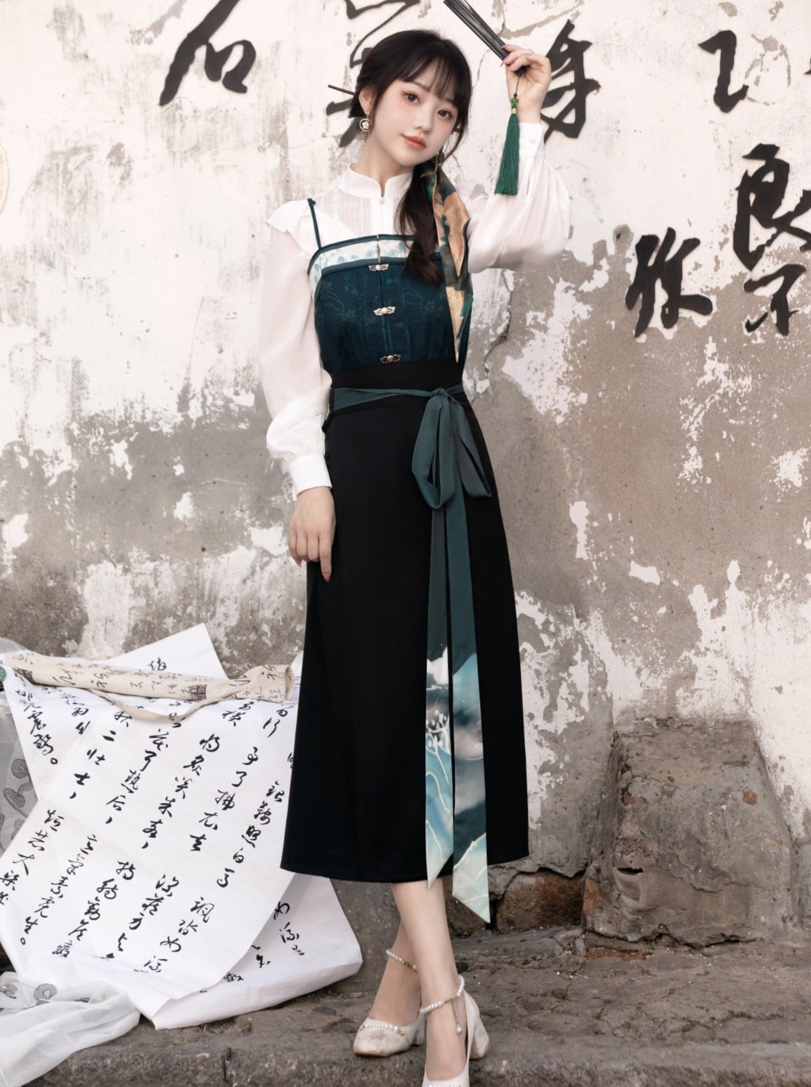 China Suspenders Blouse Green Dark + Skirt + Scarf