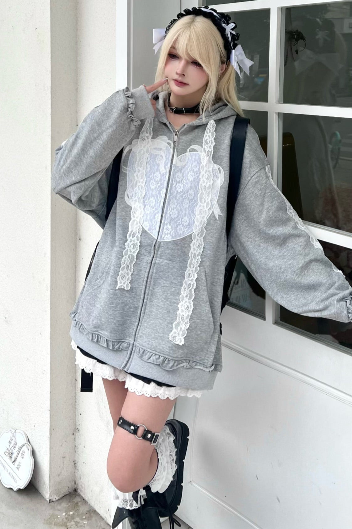 Chill Hoodie mit durchgehendem Reißverschluss und Kapuze aus Spitze