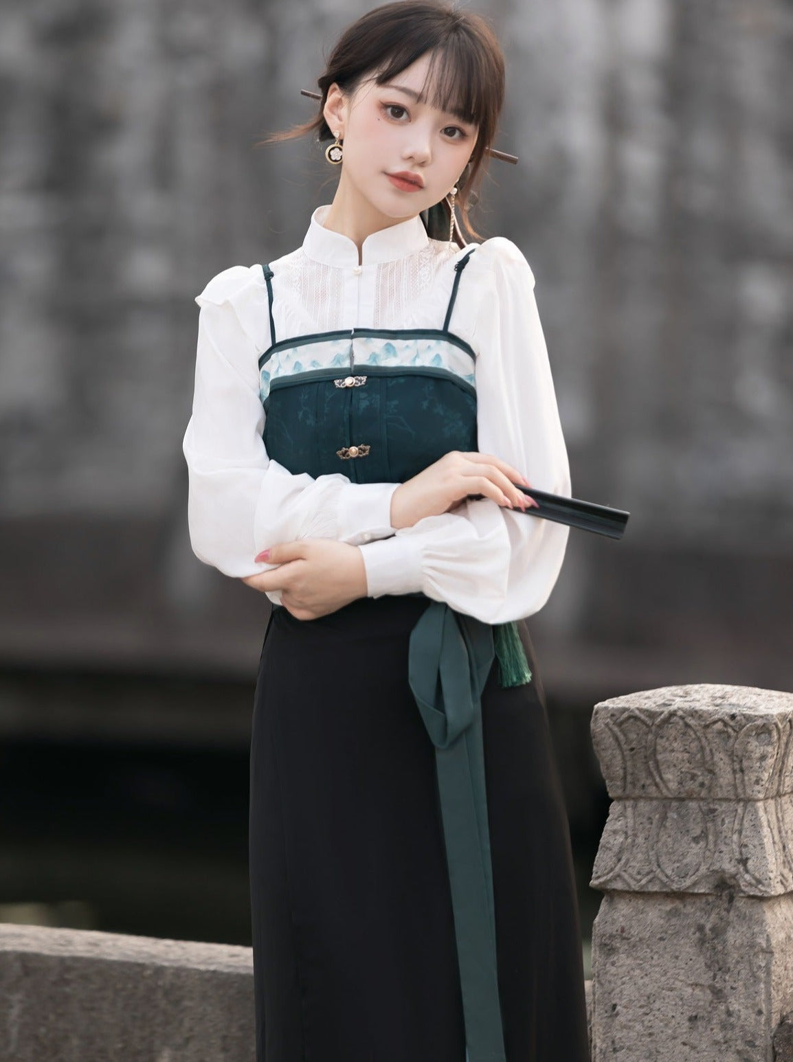 China Suspenders Blouse Green Dark + Skirt + Scarf