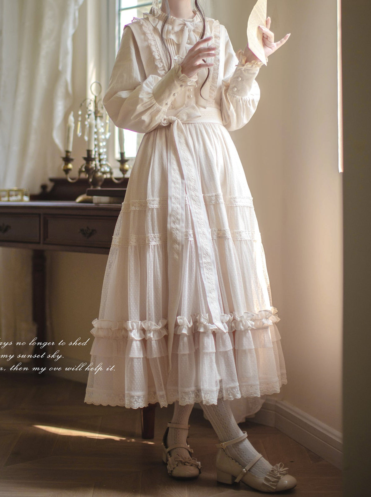 Haut à pois taille haute Lolita à volants et ruban, robe d'été légère, élégante et douce avec ruban en dentelle