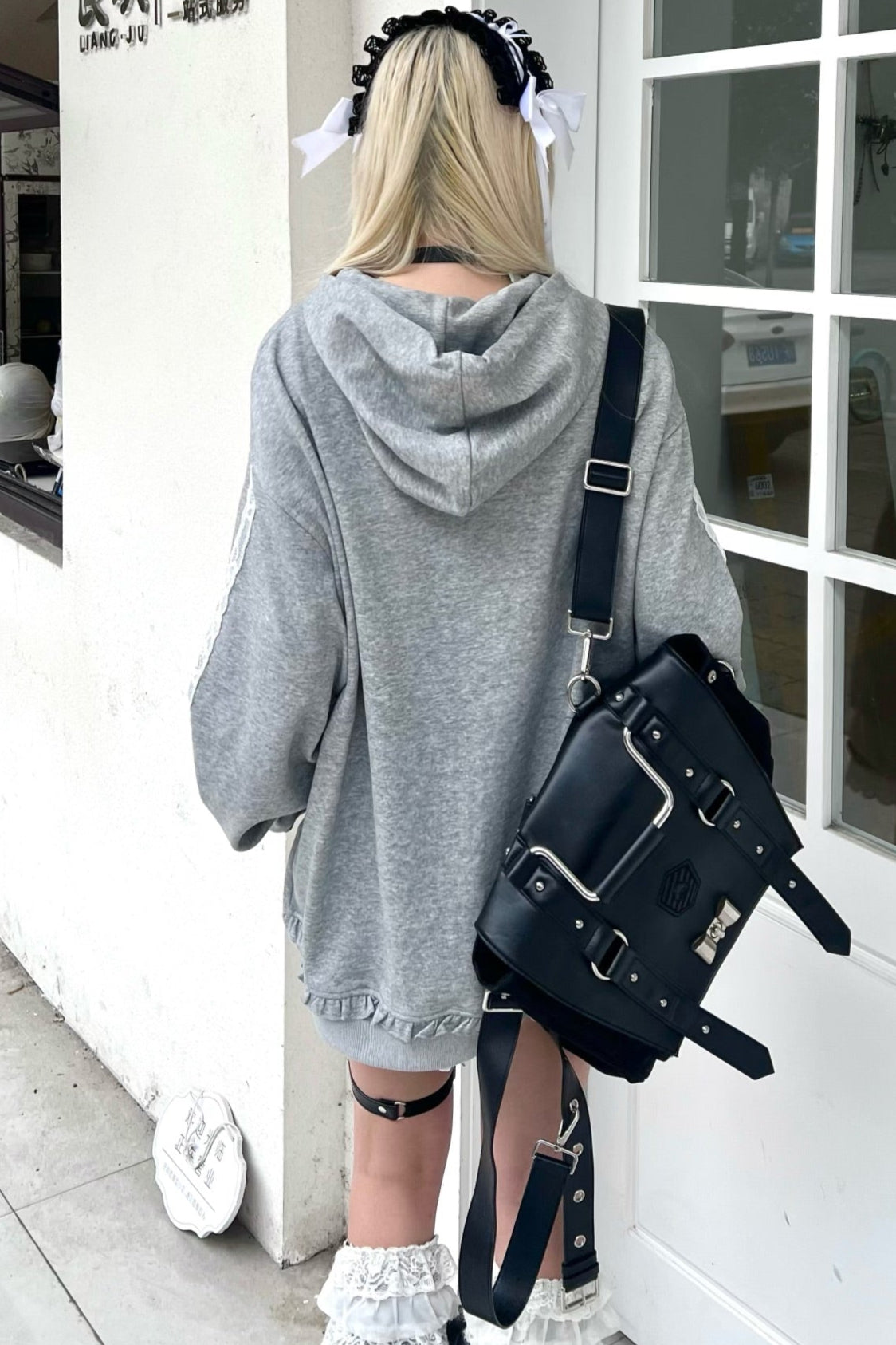 Chill Hoodie mit durchgehendem Reißverschluss und Kapuze aus Spitze