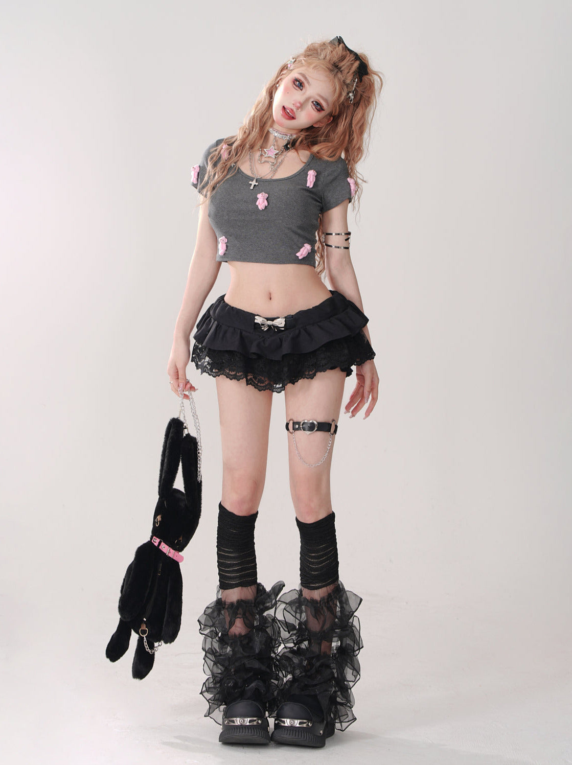 Short en dentelle noire avec ceinture et jupe romantique