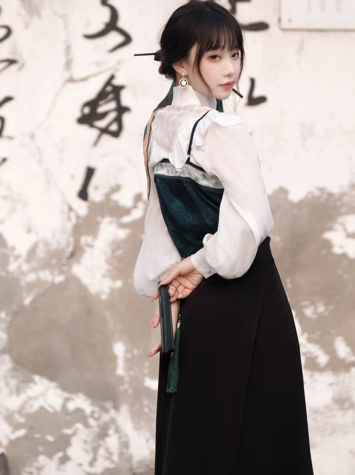 China Suspenders Blouse Green Dark + Skirt + Scarf