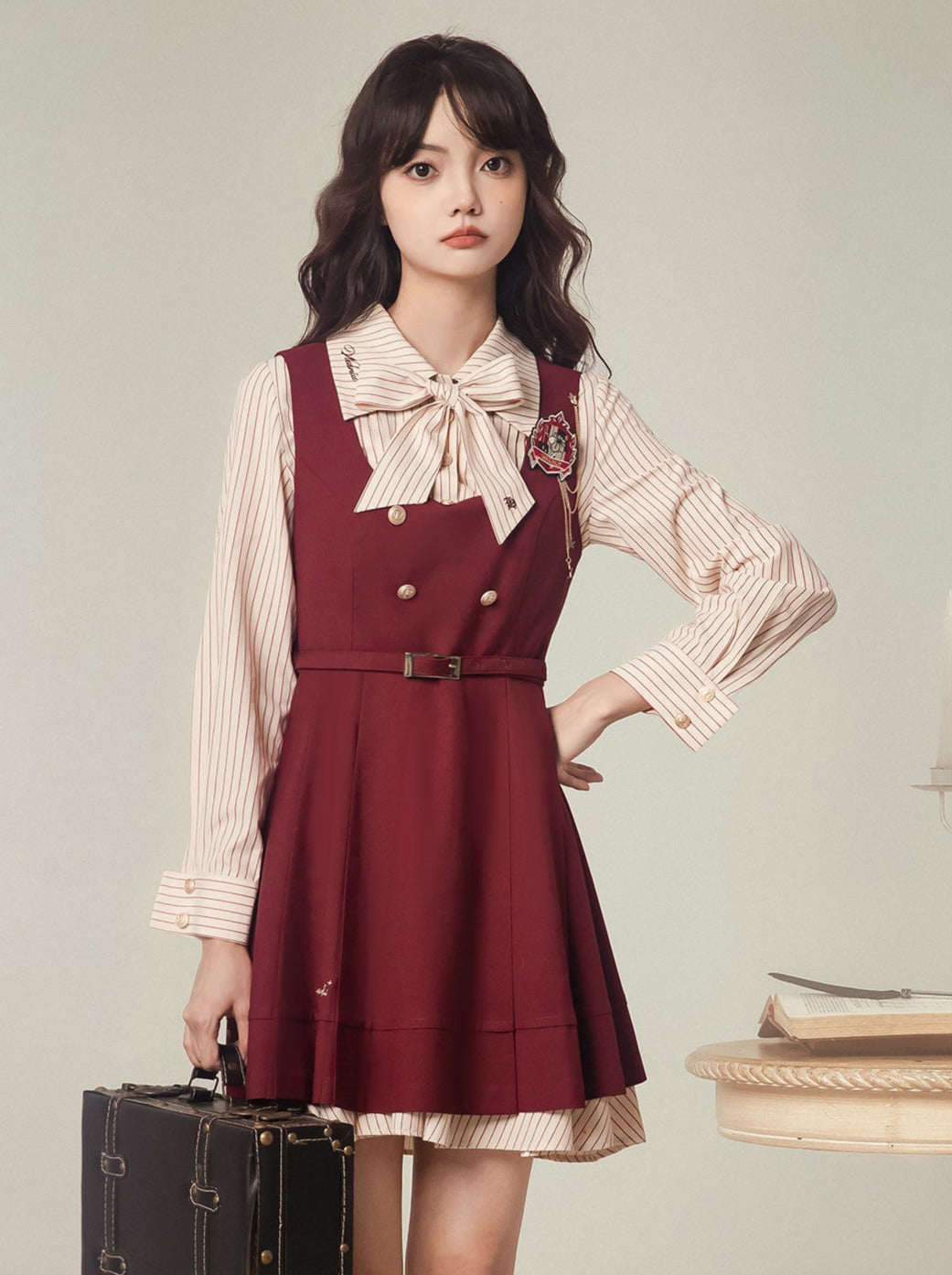 Gilet rayé Robe magique Costume de nuit Broderie Chemise Robe Badge