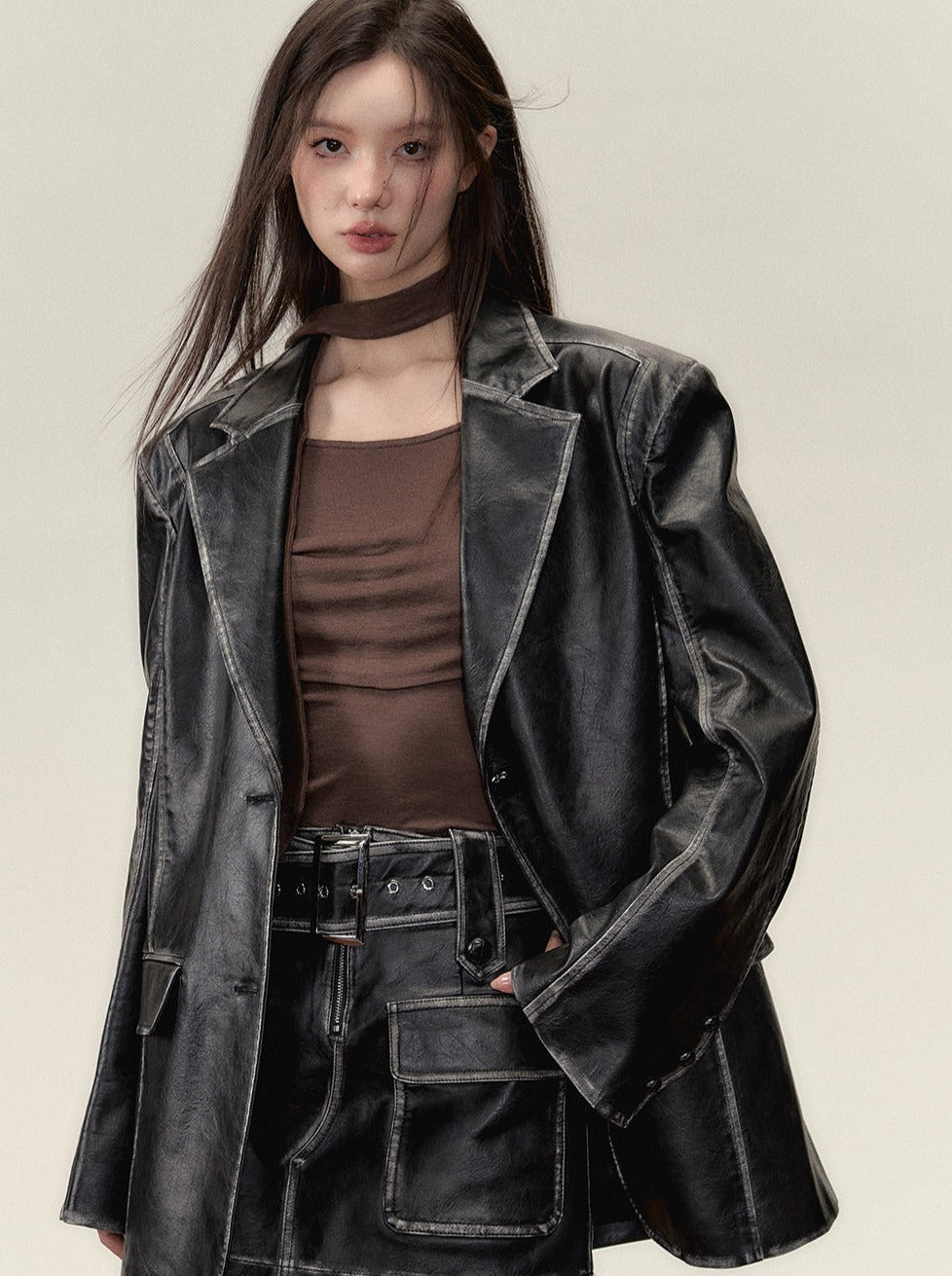 Veste en cuir Osh + jupe courte