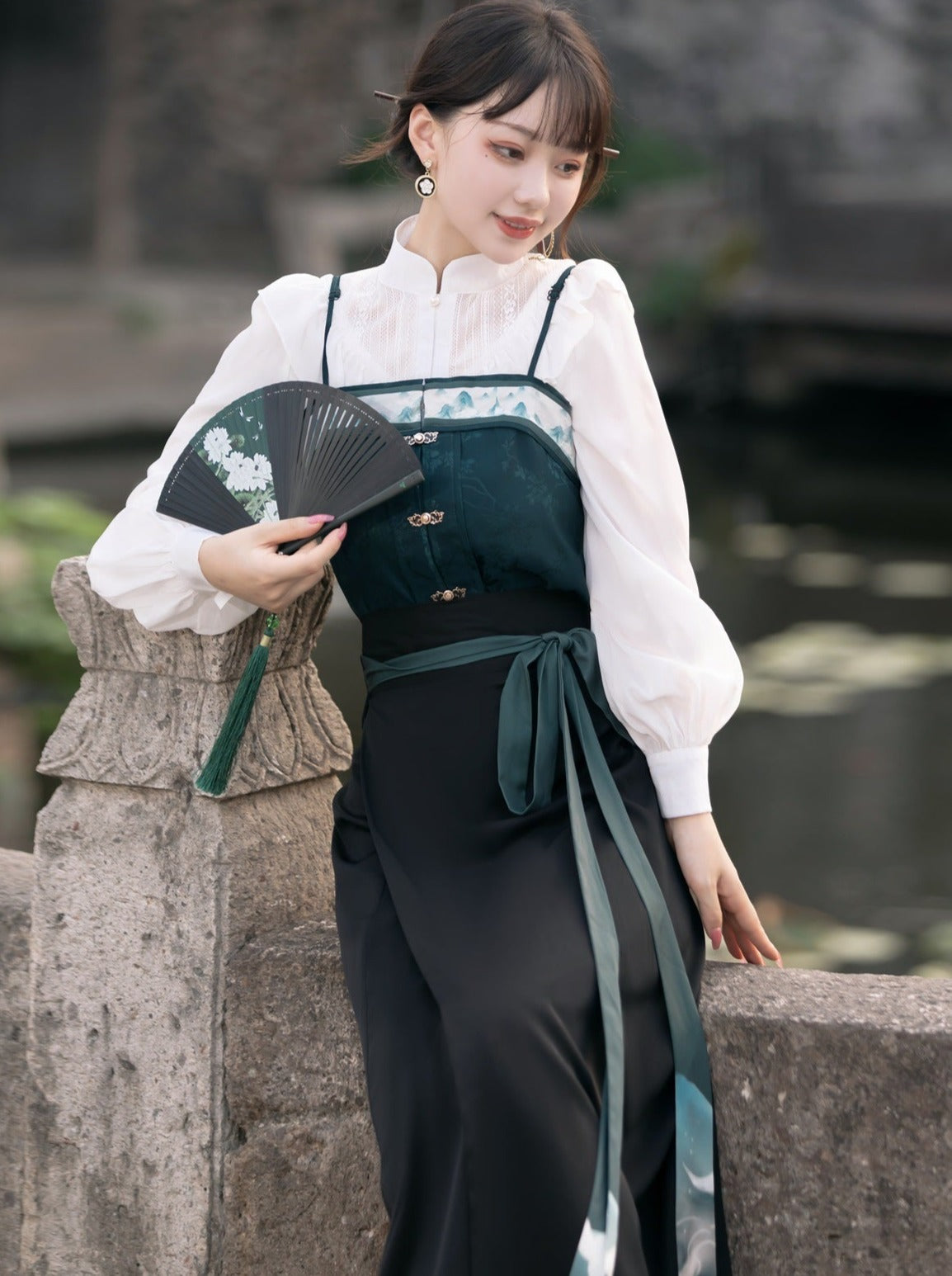 China Suspenders Blouse Green Dark + Skirt + Scarf