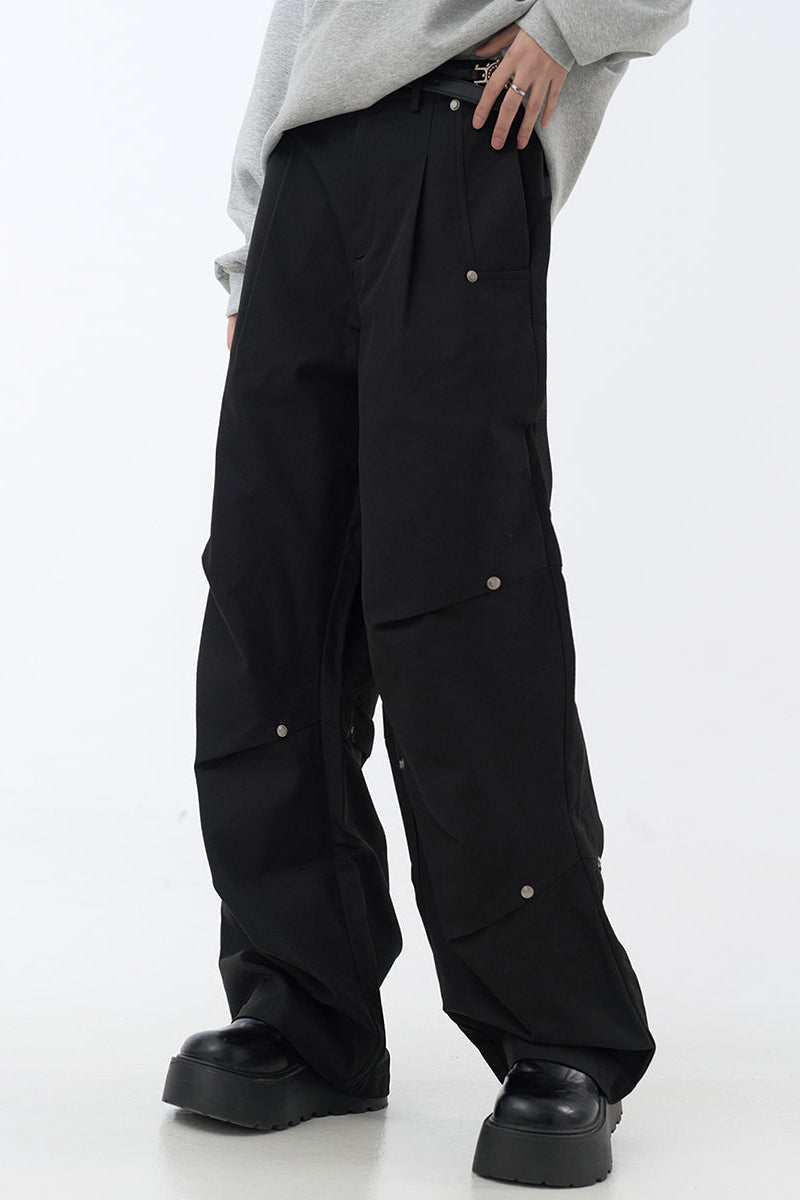 Relaxed pants fit pleated leg