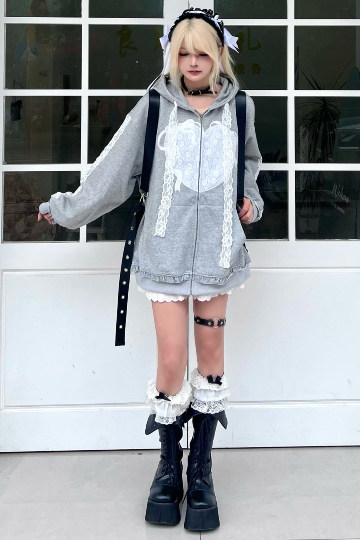 Chill Hoodie mit durchgehendem Reißverschluss und Kapuze aus Spitze