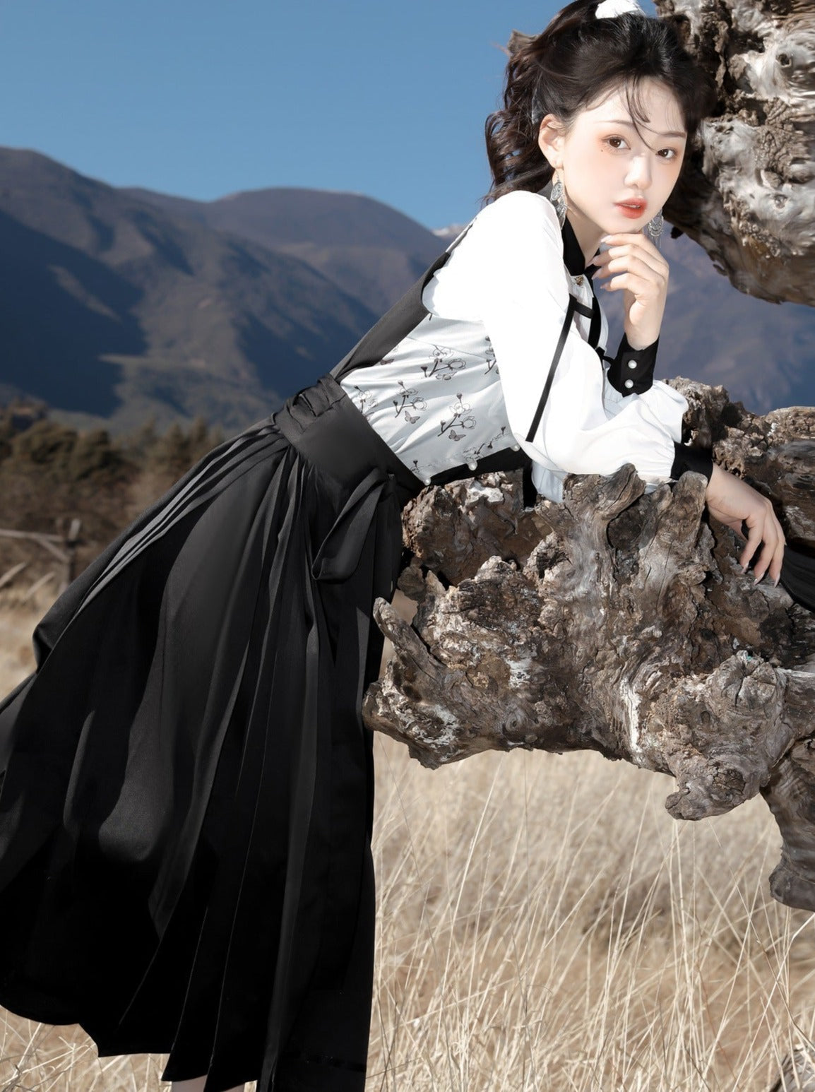 Hosenträger Weste China + Bluse Blume Bi-color Asymmetrisch Dunkel