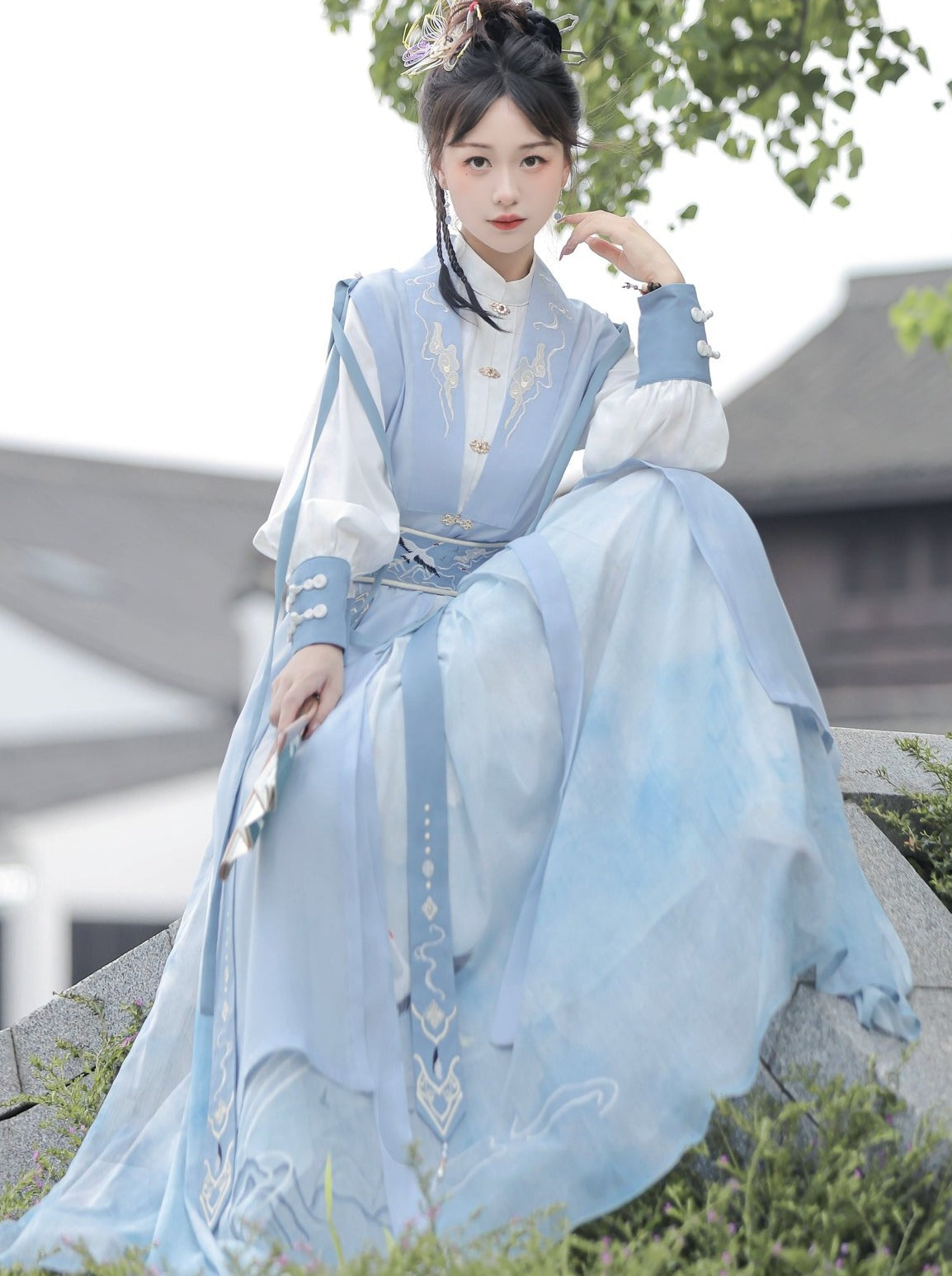 Leichte Weste, langes Design + Bluse, China-Gürtel + blauer China-Quastenrock