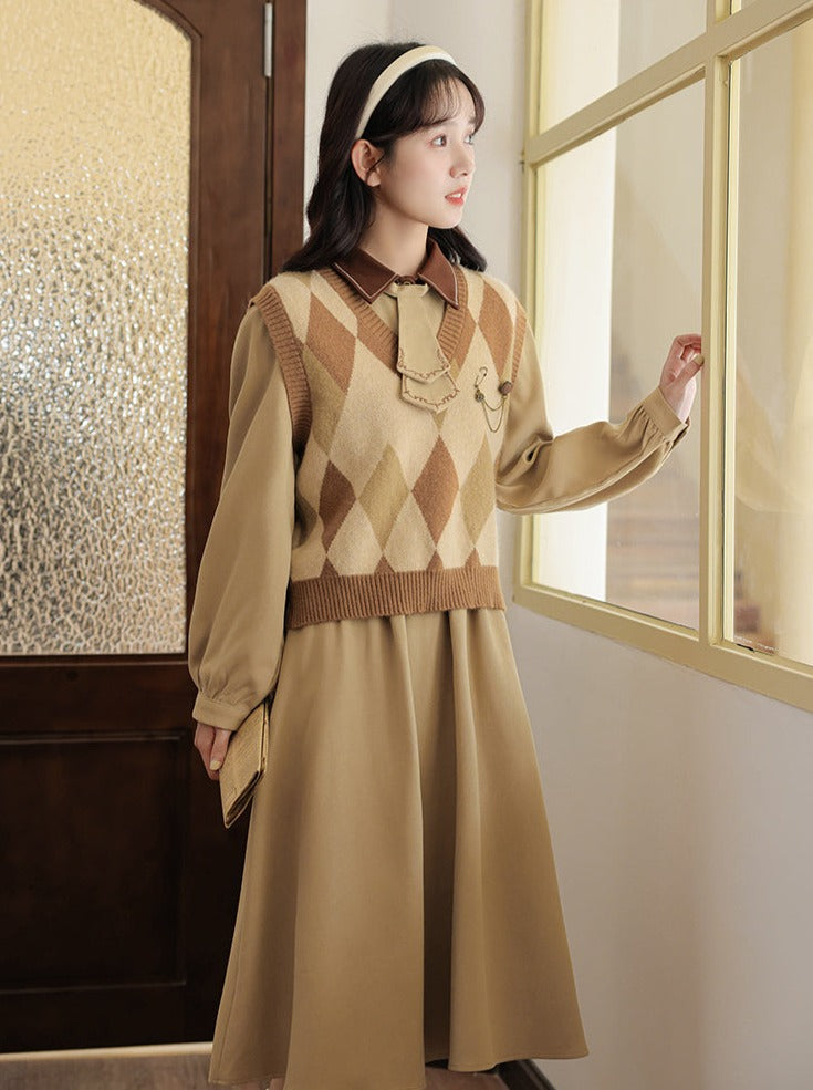 Robe design en tricot avec gilet rétro à losanges
