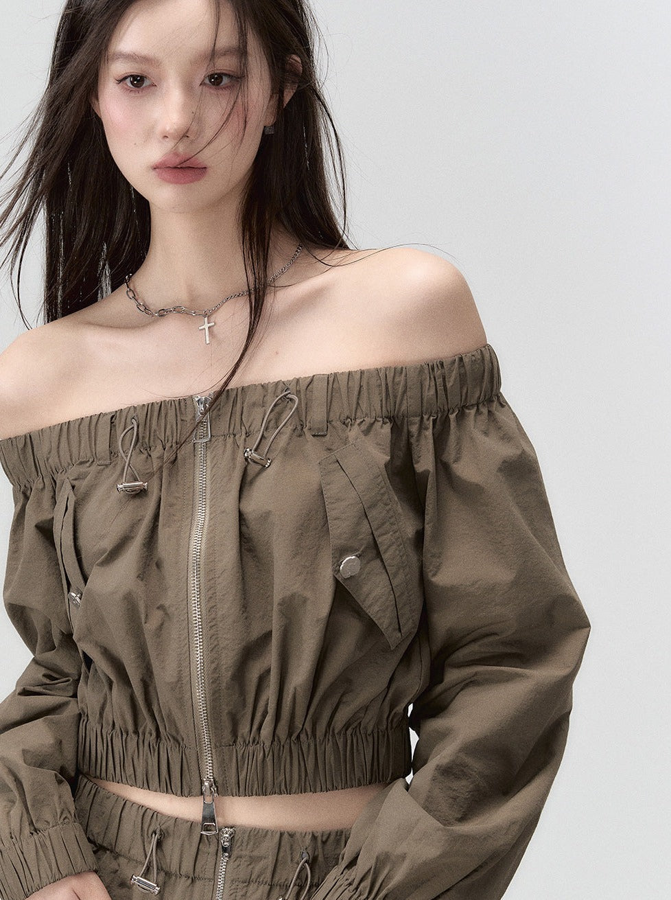 Mode Haut à épaules dénudées + Jupe à double poche