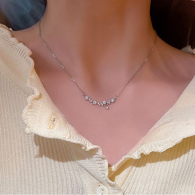 Halskette mit Strass-Anhänger