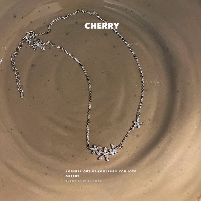 Halskette mit Strass-Anhänger