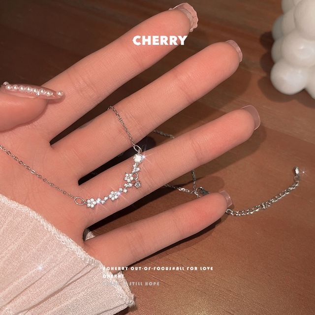 Halskette mit Strass-Anhänger