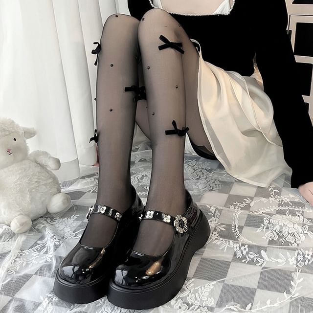 Strumpfhose mit Kunstperlenschleife
