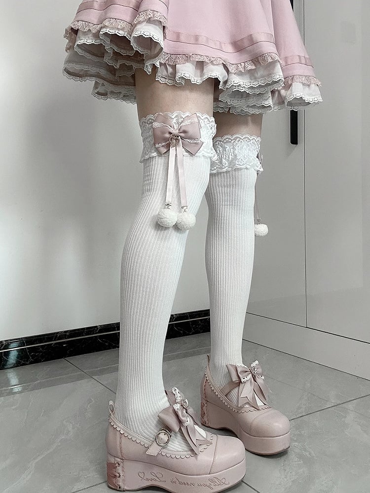 Jirai Kei Bas au-dessus du genou avec détails pompons et poignets en dentelle et nœuds