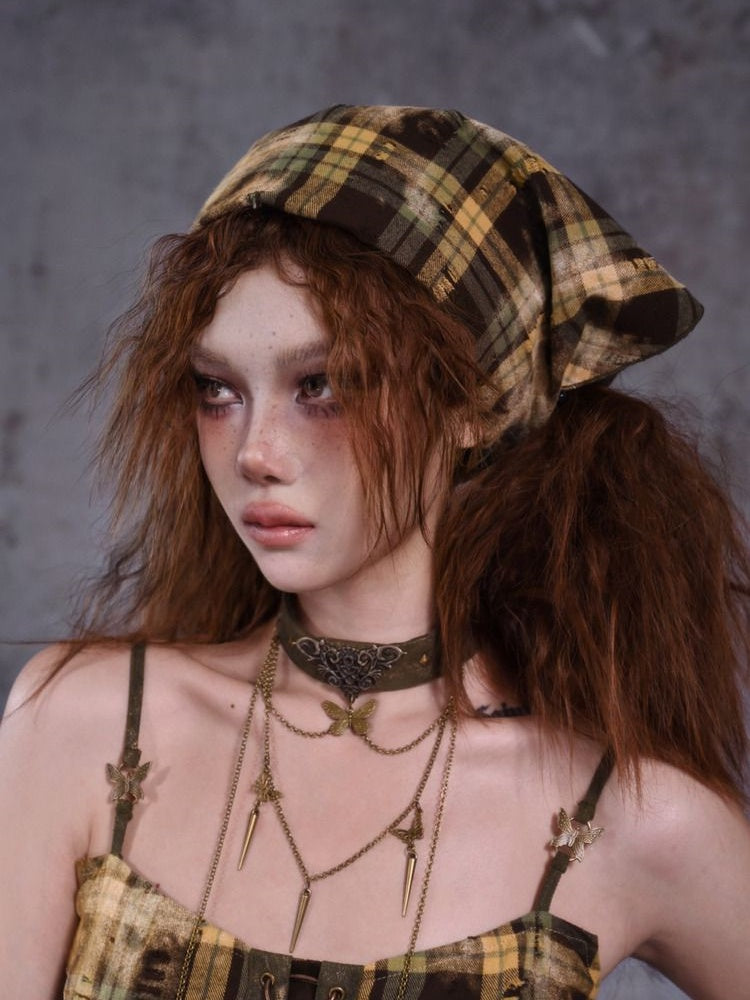 Grünes Choker mit Schmetterlingsanhänger und Kette