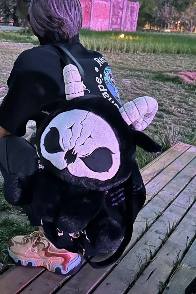 Schwarz-weißer Sensenmann Gothic Plüsch Rucksack