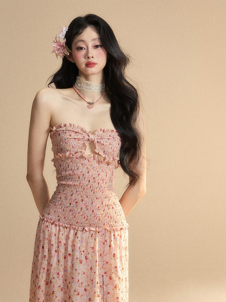 Trägerloses Kleid, elastisch, oberschenkelhoch, Schlitz, geblümte Taille, rosa, herzförmiger Ausschnitt, gesmokt